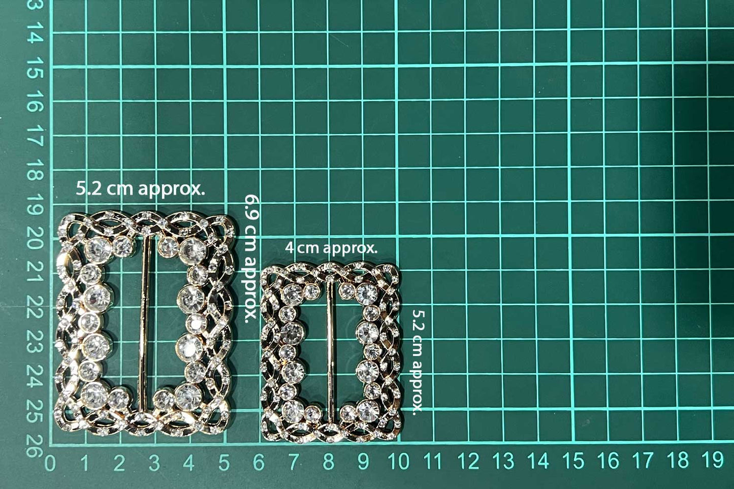 Premium quality stylish buckle with stonework design