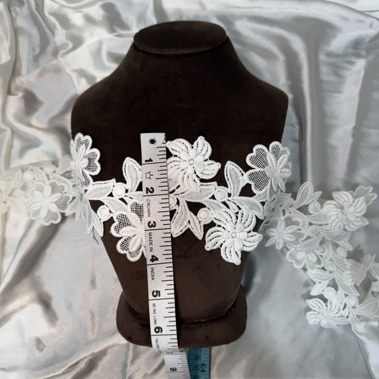 Elegant White Floral Lace Appliqué for Dresses