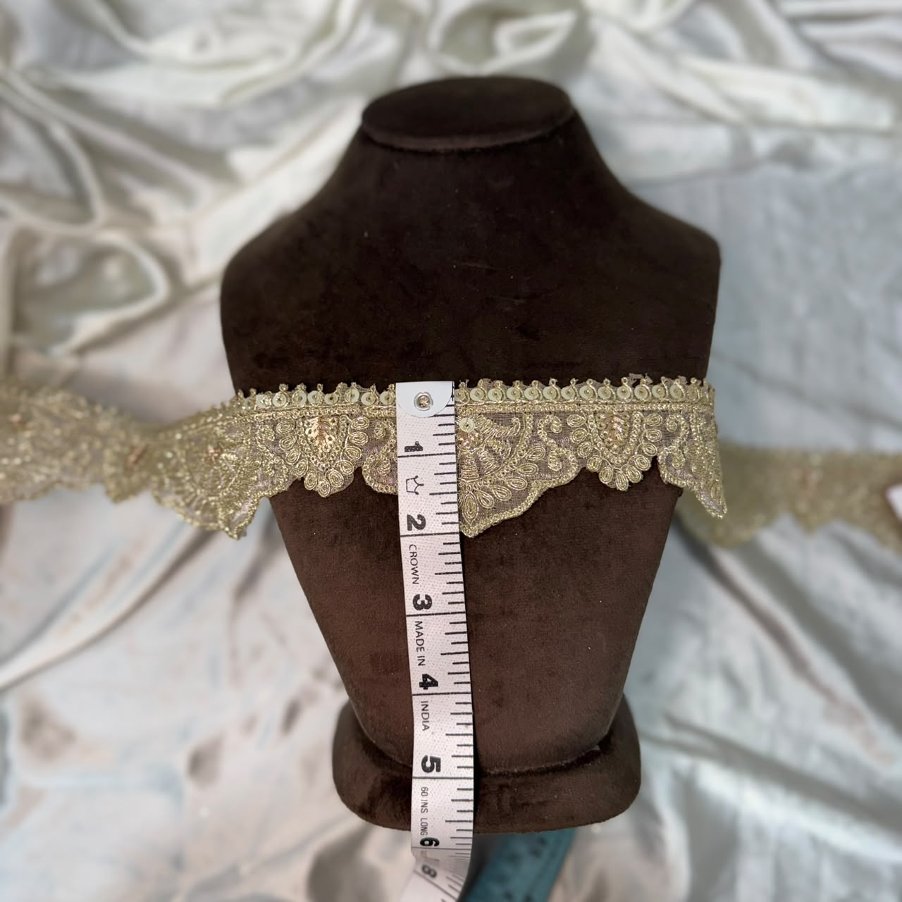 Elegant Fan Motif Embroidered Lace Border