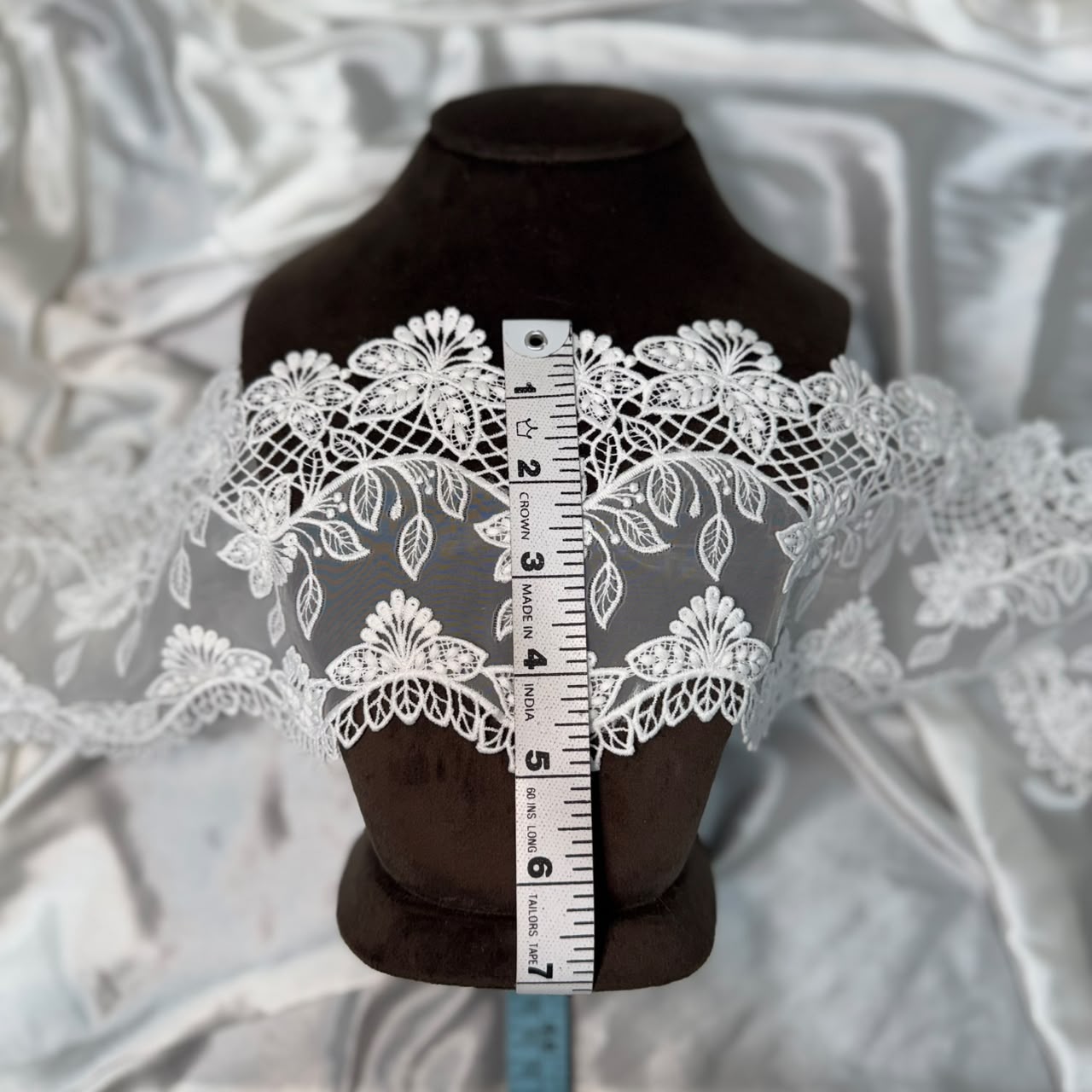 Classic White Scalloped Floral Lace Border