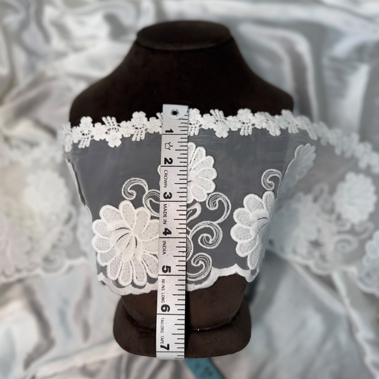 White Floral Scalloped Lace Border