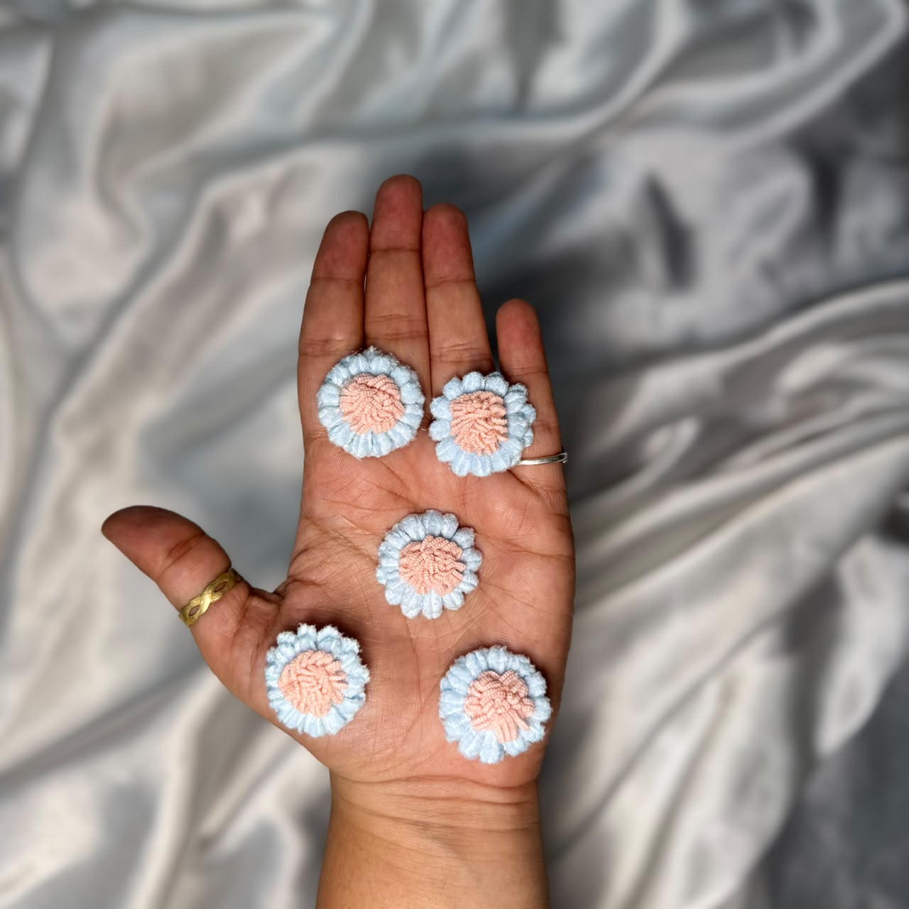 Soft Daisy Flower Decorative Applique Ptach Pack of 5 Pieces
