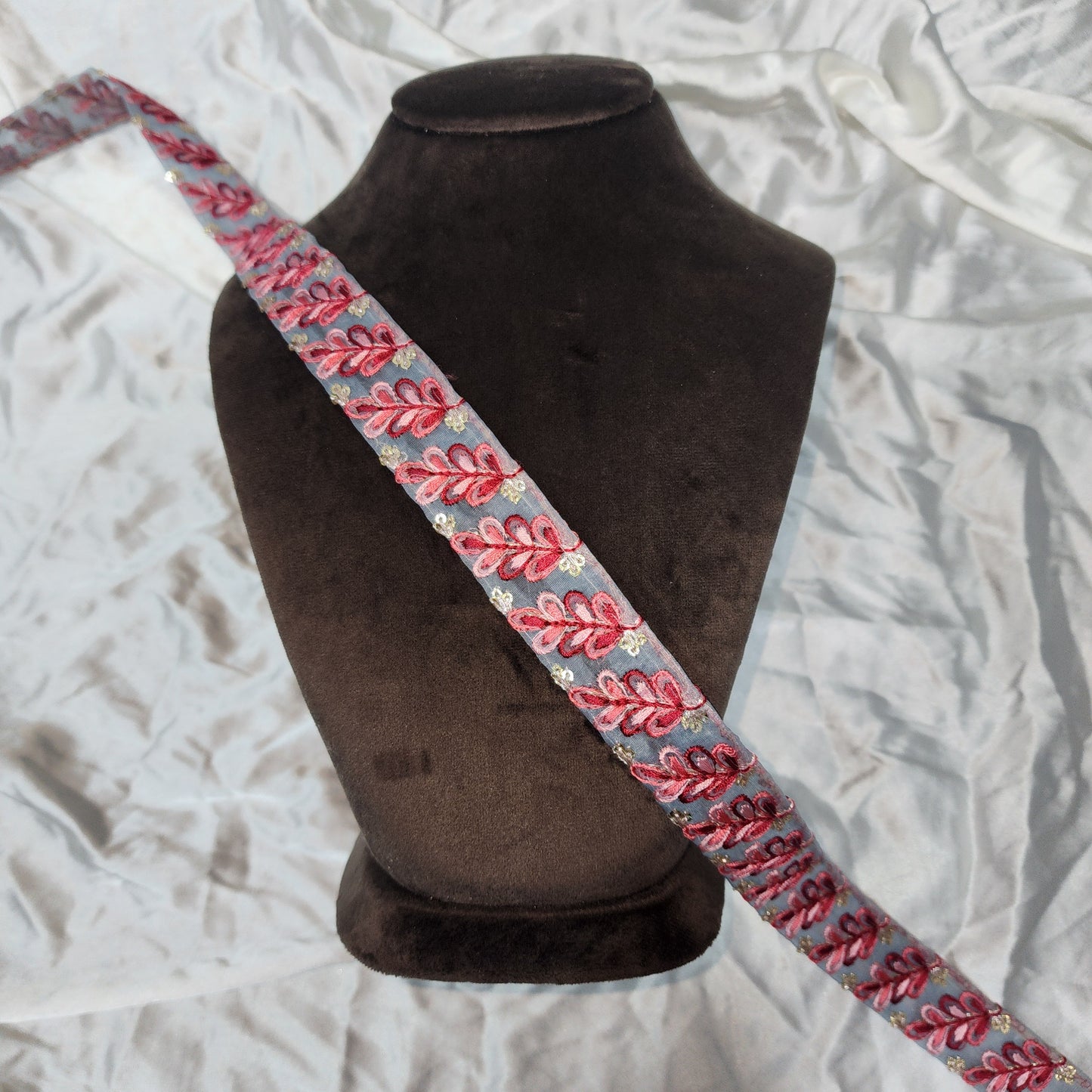 Graceful Floral Motif Lace with Fine Handwork Finish