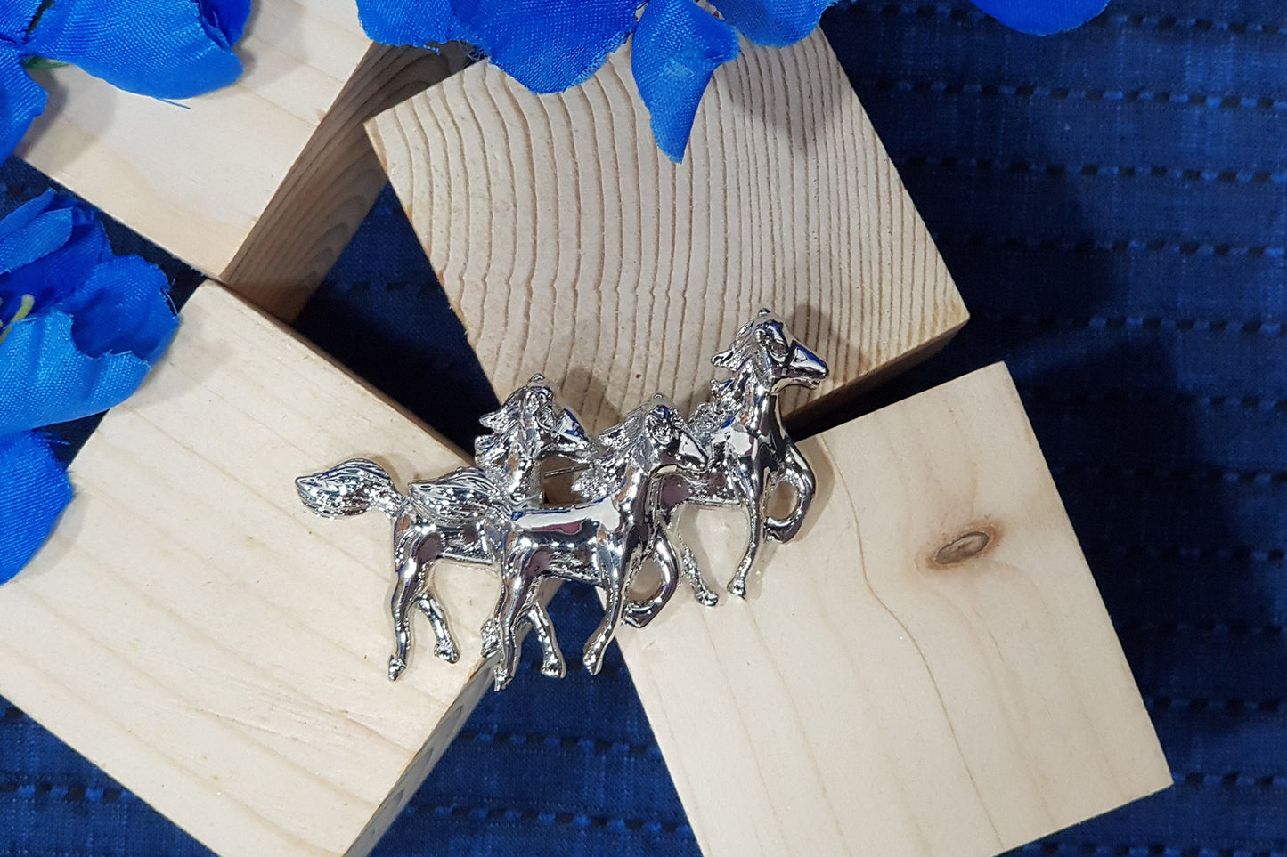 Silver Horse Designer Brooch/Lapel Pin Package of 1 piece