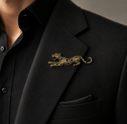 Gold leopard brooch with textured detailing