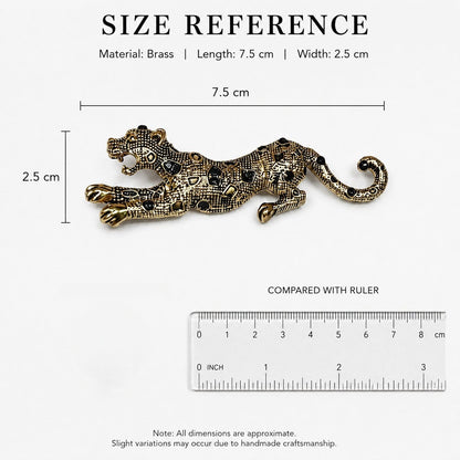 Gold leopard brooch with textured detailing