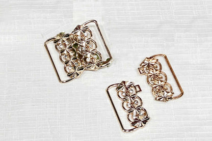Premium quality fancy buckle with golden finish