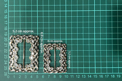 Premium quality stylish buckle with stonework design