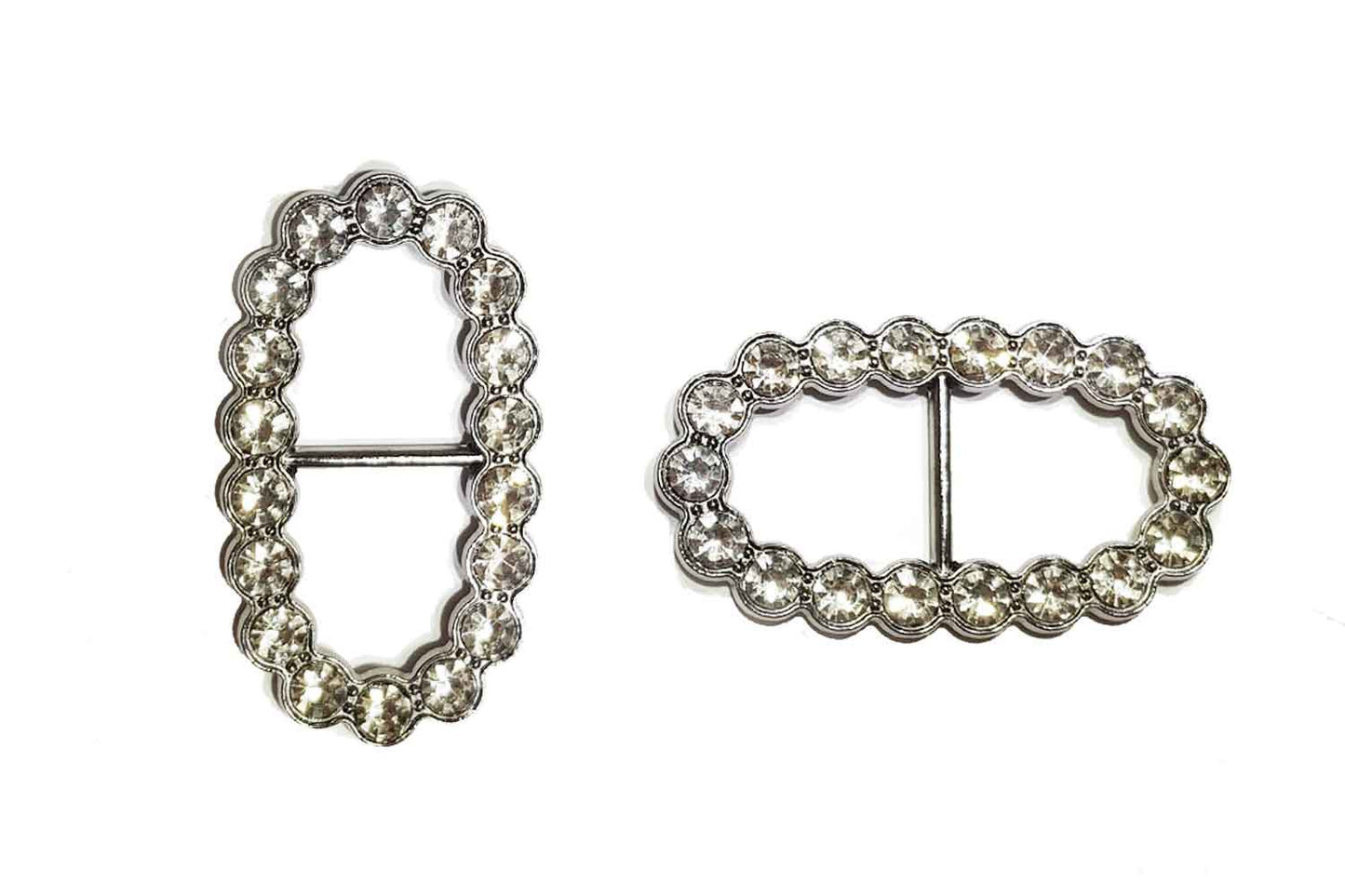 Unique zero shape design with stone embellishment