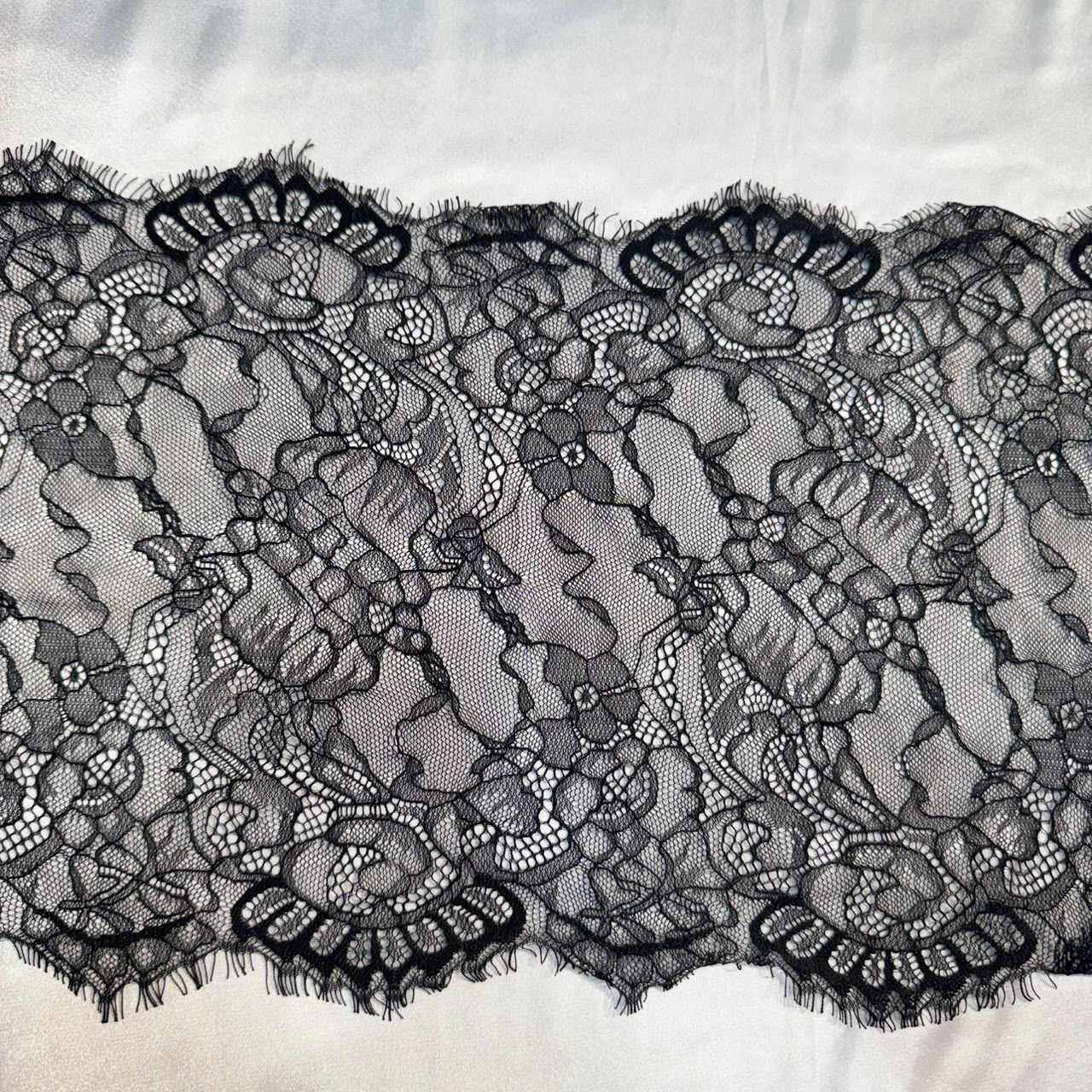 Black Chantilly Floral Lace Border