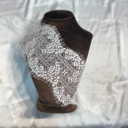 White Floral Decorative Chantilly Lace Border