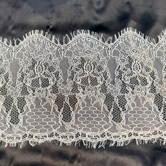 Elegant White Floral Paisley Chantilly Broad Lace