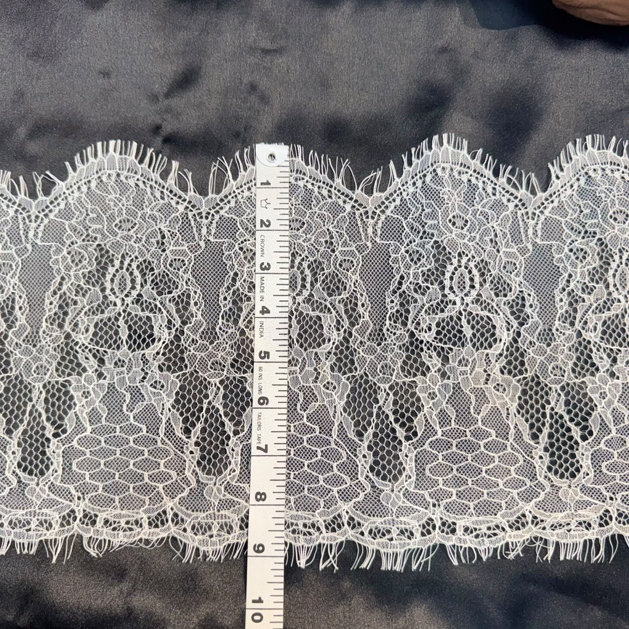 Elegant White Floral Paisley Chantilly Broad Lace