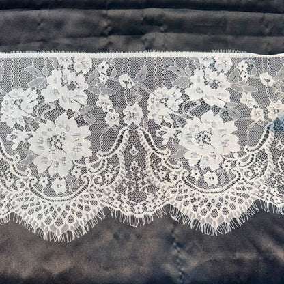 Elegant White Floral Scalloped Chantilly Lace Border