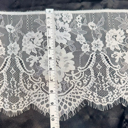 Elegant White Floral Scalloped Chantilly Lace Border