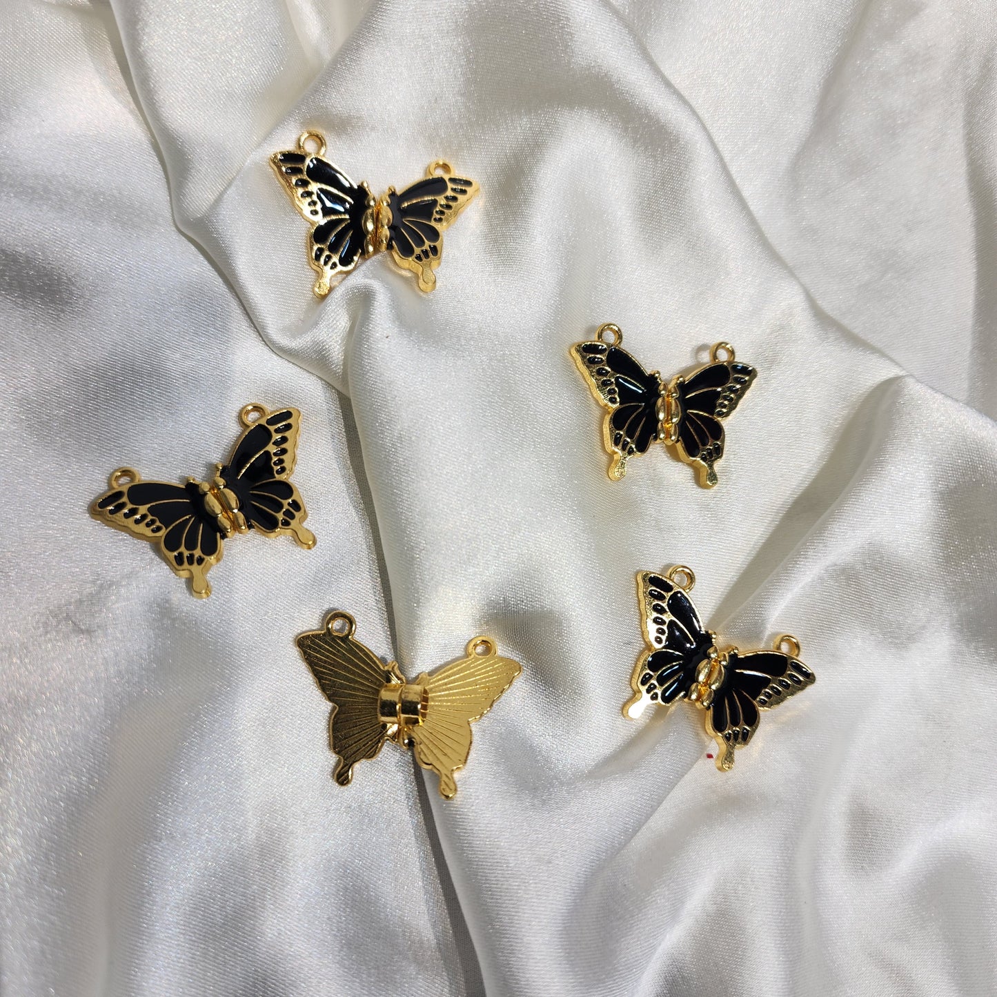 Butterfly Shaped Magnetic Openable Charms 5 Pieces