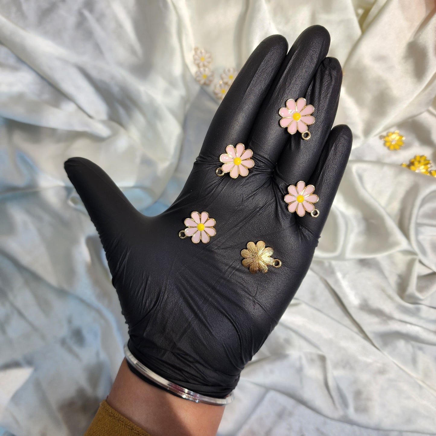 Flower Shaped Fancy Charms 5 Pieces