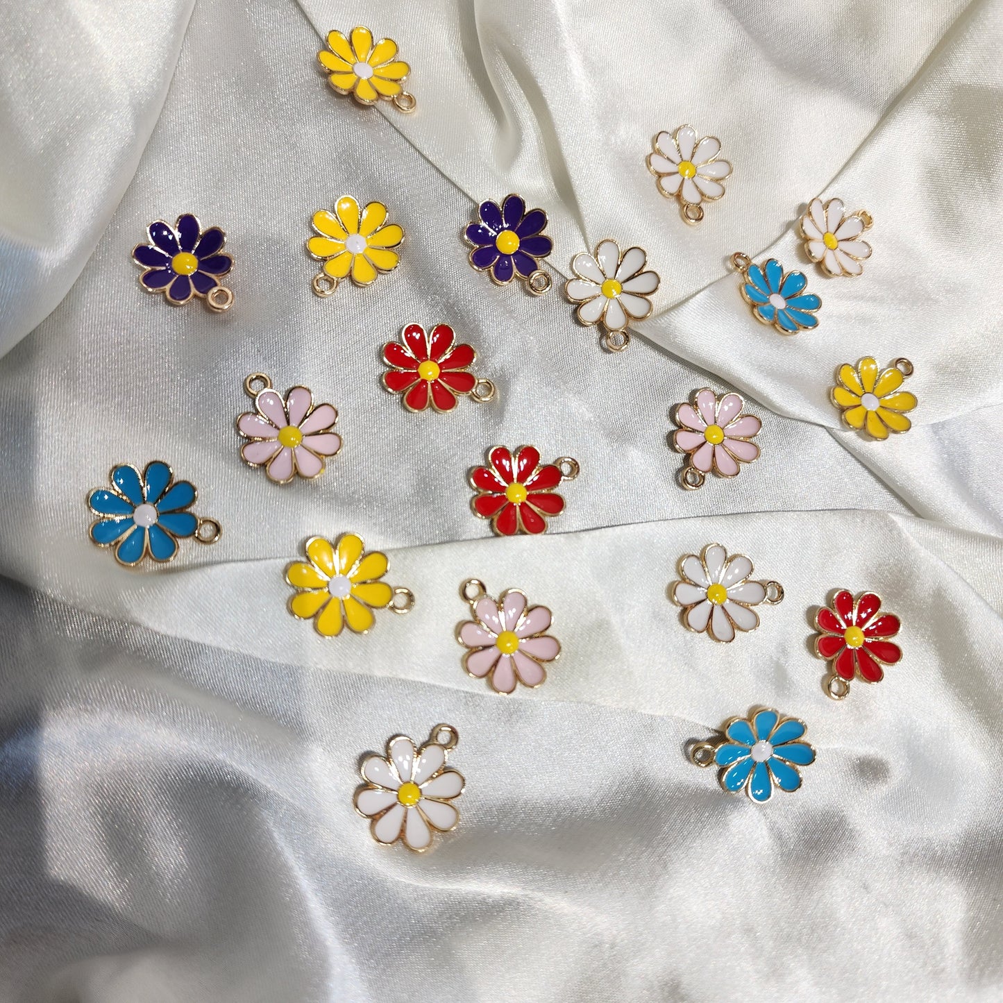 Flower Shaped Fancy Charms 5 Pieces