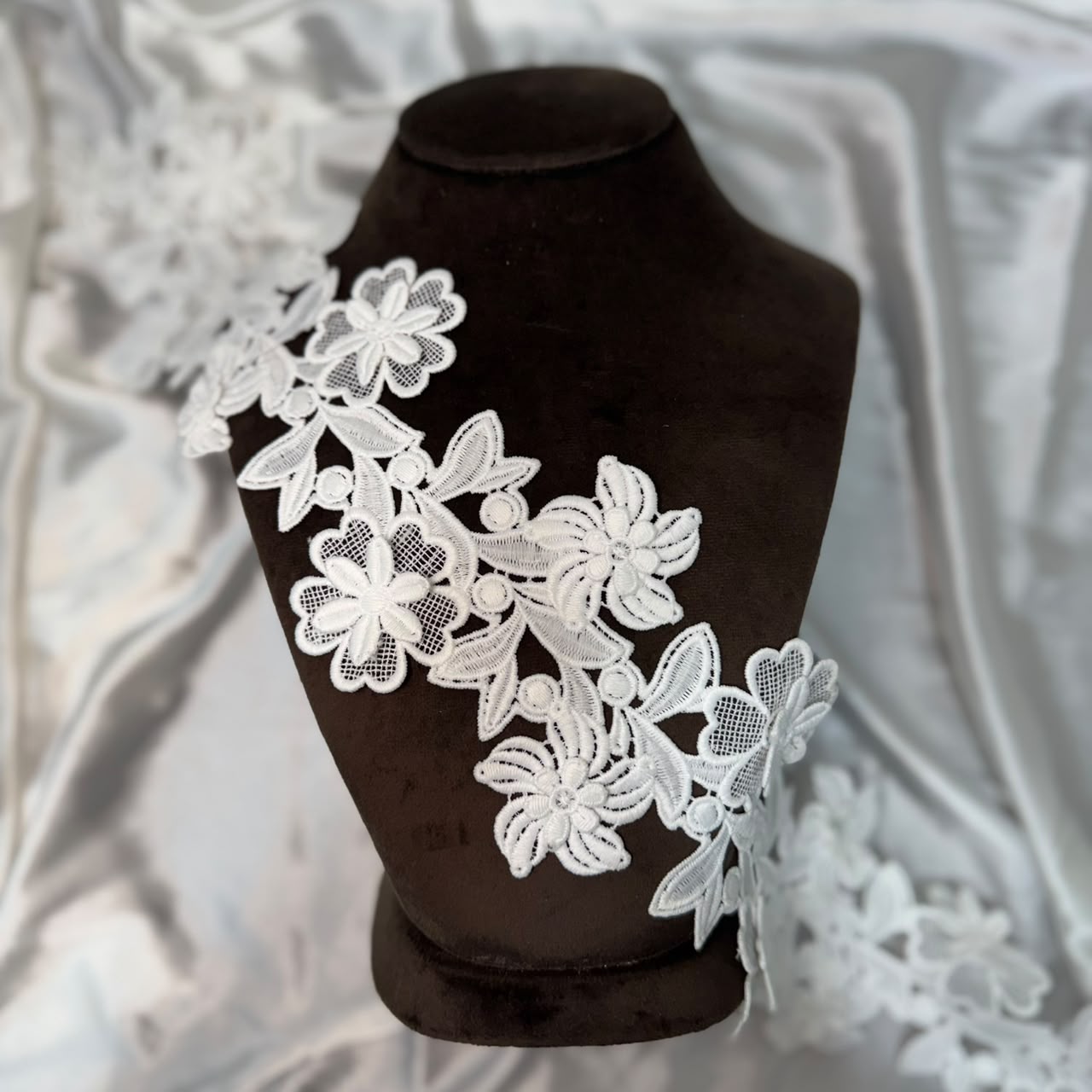 Elegant White Floral Lace Appliqué for Dresses
