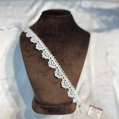 Elegant White Scalloped Floral Lace Trim
