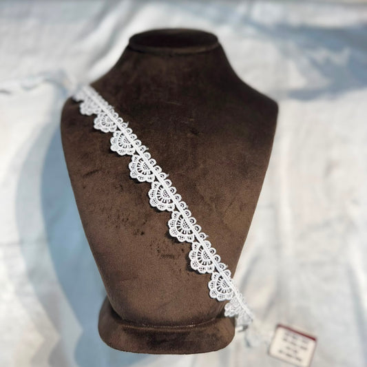 Elegant White Scalloped Floral Lace Trim