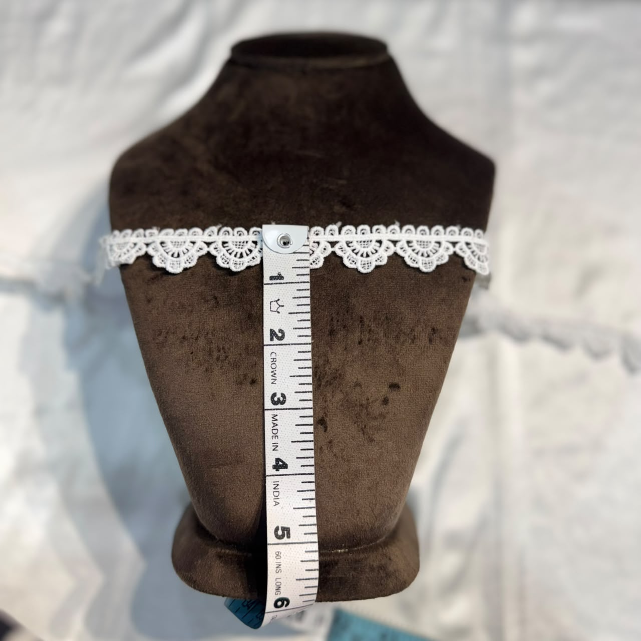 Elegant White Scalloped Floral Lace Trim