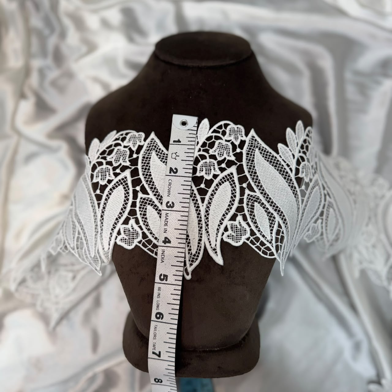 Classic White Leaf Pattern Decorative Lace Trim