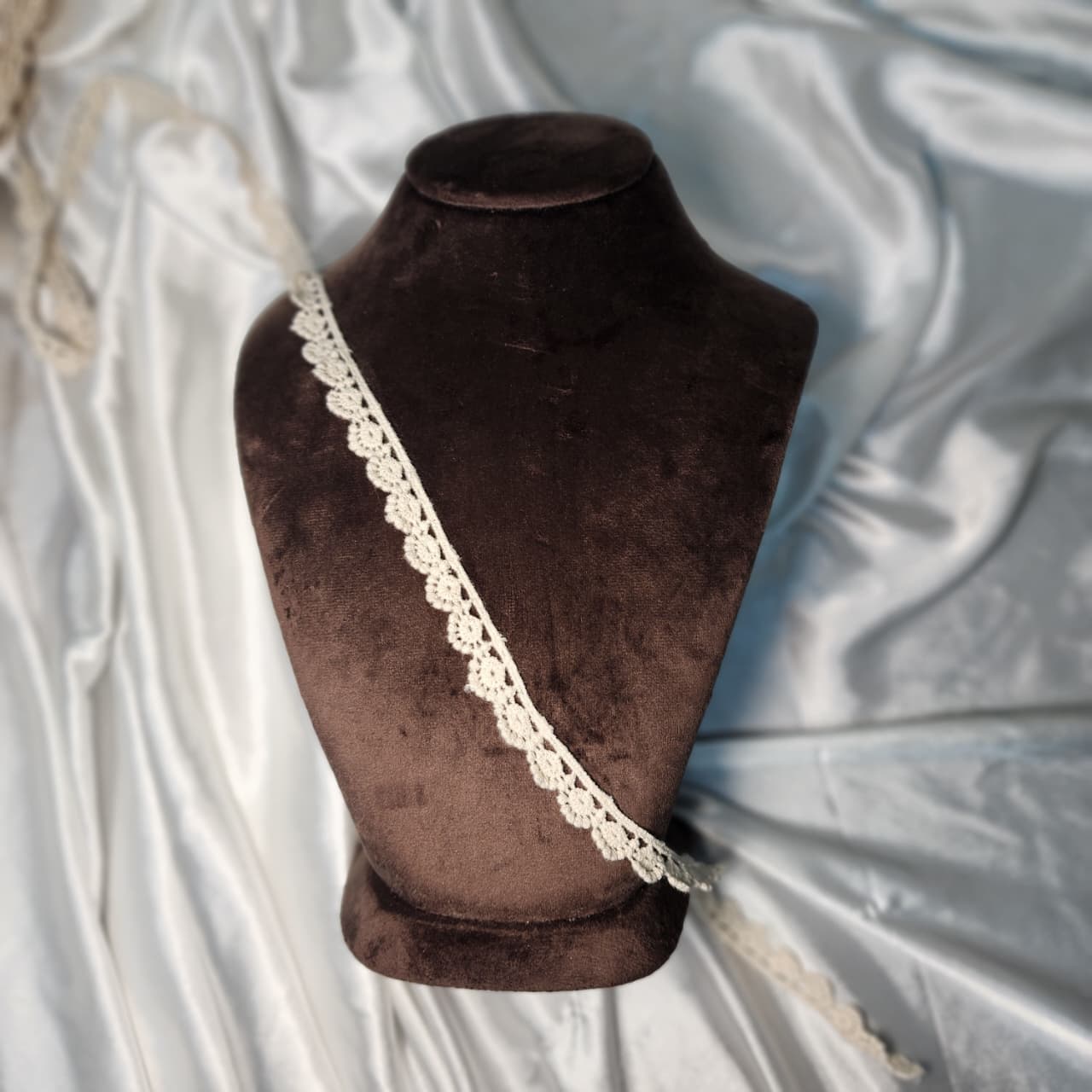 Beautiful Off-White Decorative Lace Trim