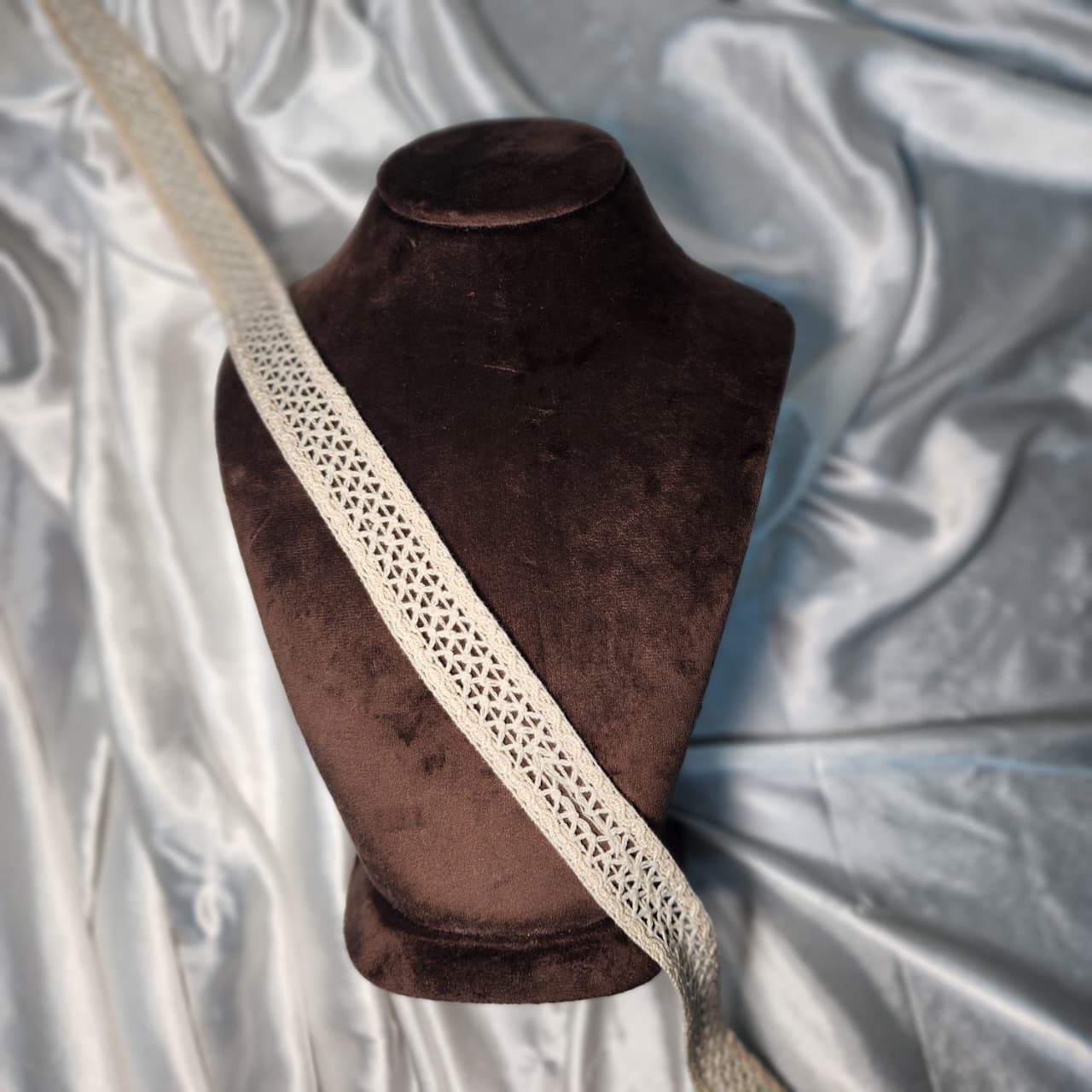 Elegant Off-White Geometric Cotton Lace Border