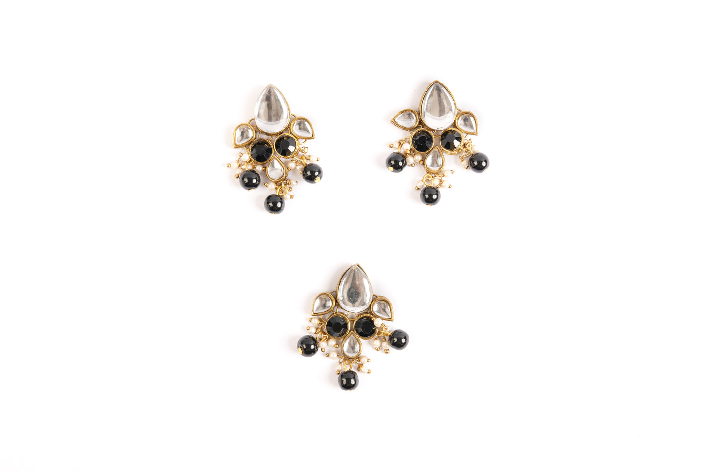Elegant pearl and Kundan embellishment Buttons