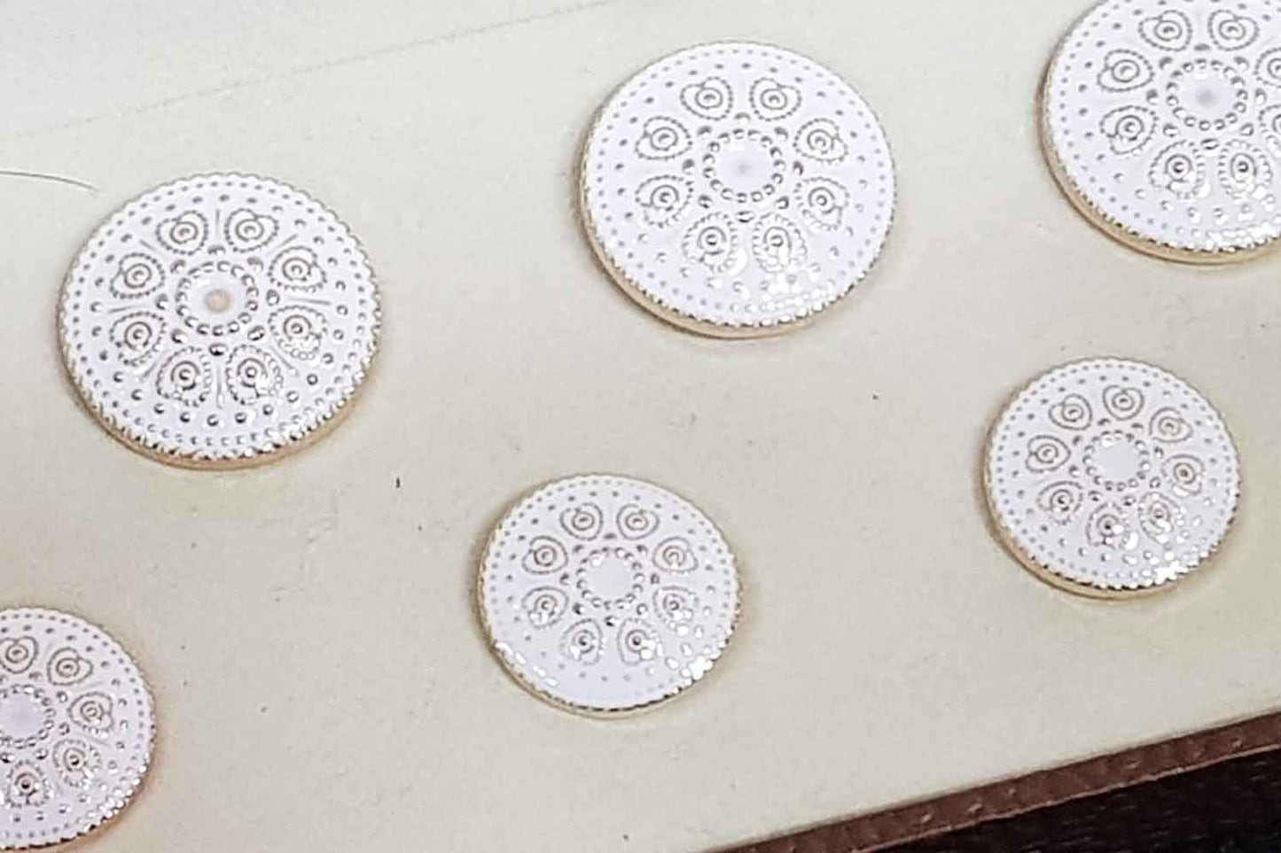 White Color Round Shape Metal Coat Buttons