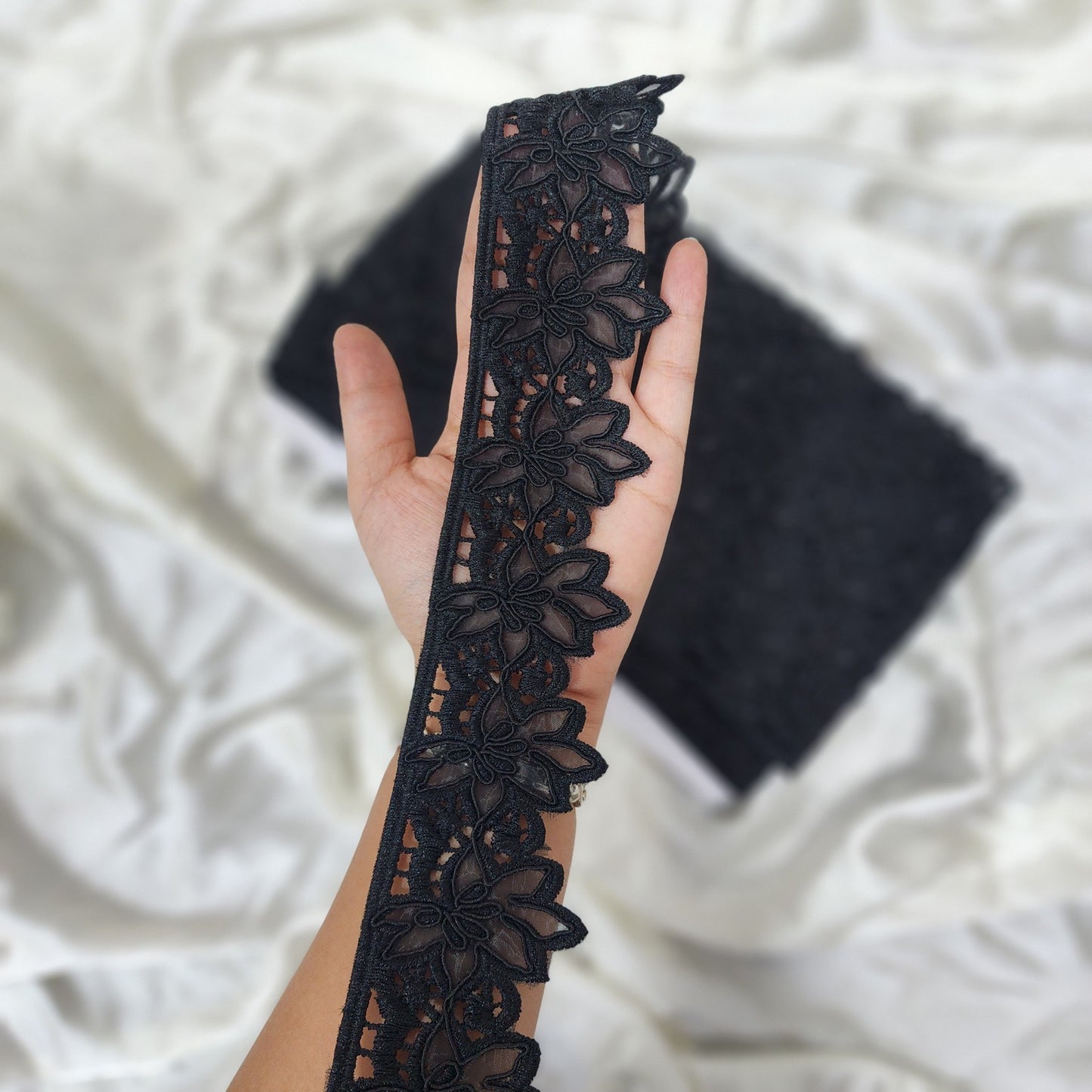 Pack of 19 Yards Floral Design Organza Lace