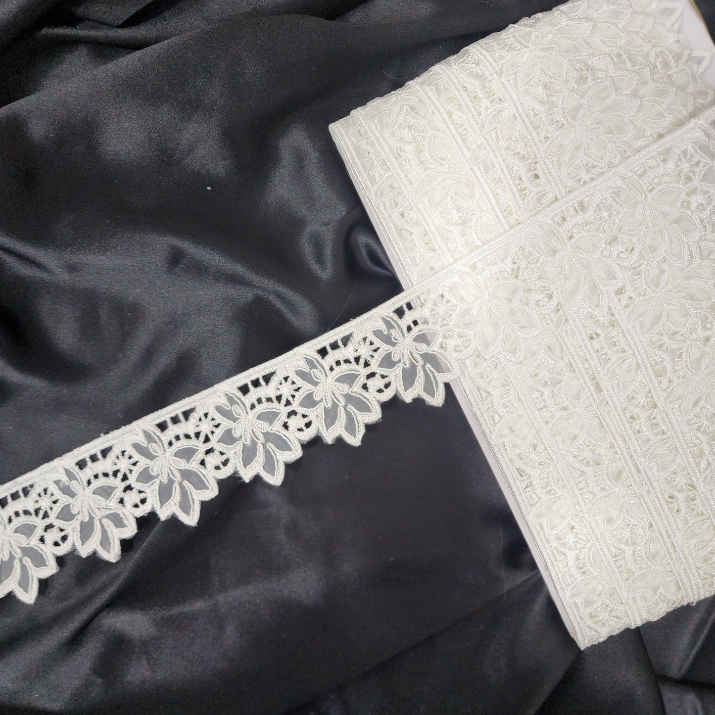 Pack of 19 Yards Floral Design Organza Lace