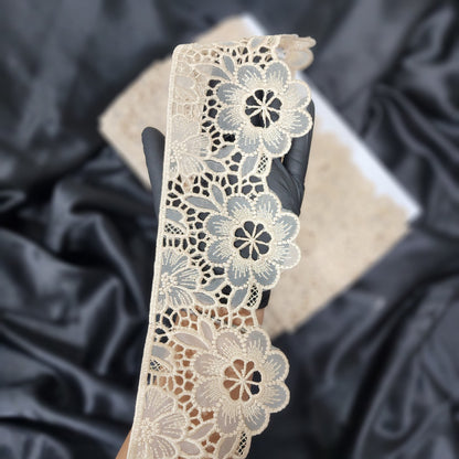 Pack of 10 Yards Floral Design Organza Lace