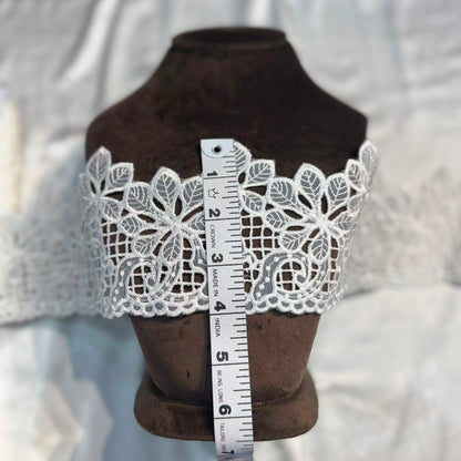 Vintage White Daisy Cutwork Lace Border
