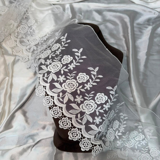 Luxury White Rose Pattern Lace Border