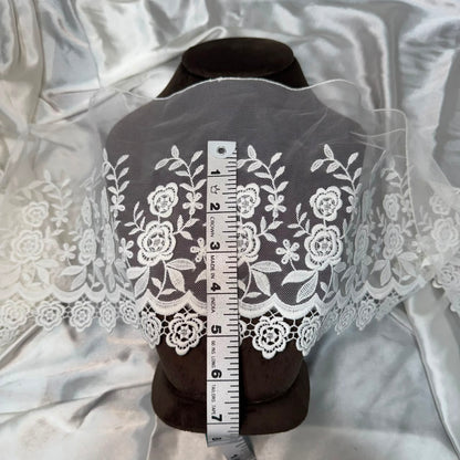 Luxury White Rose Pattern Lace Border