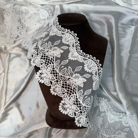 Classic White Scalloped Floral Lace Border
