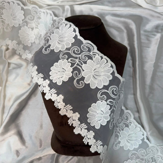 White Floral Scalloped Lace Border