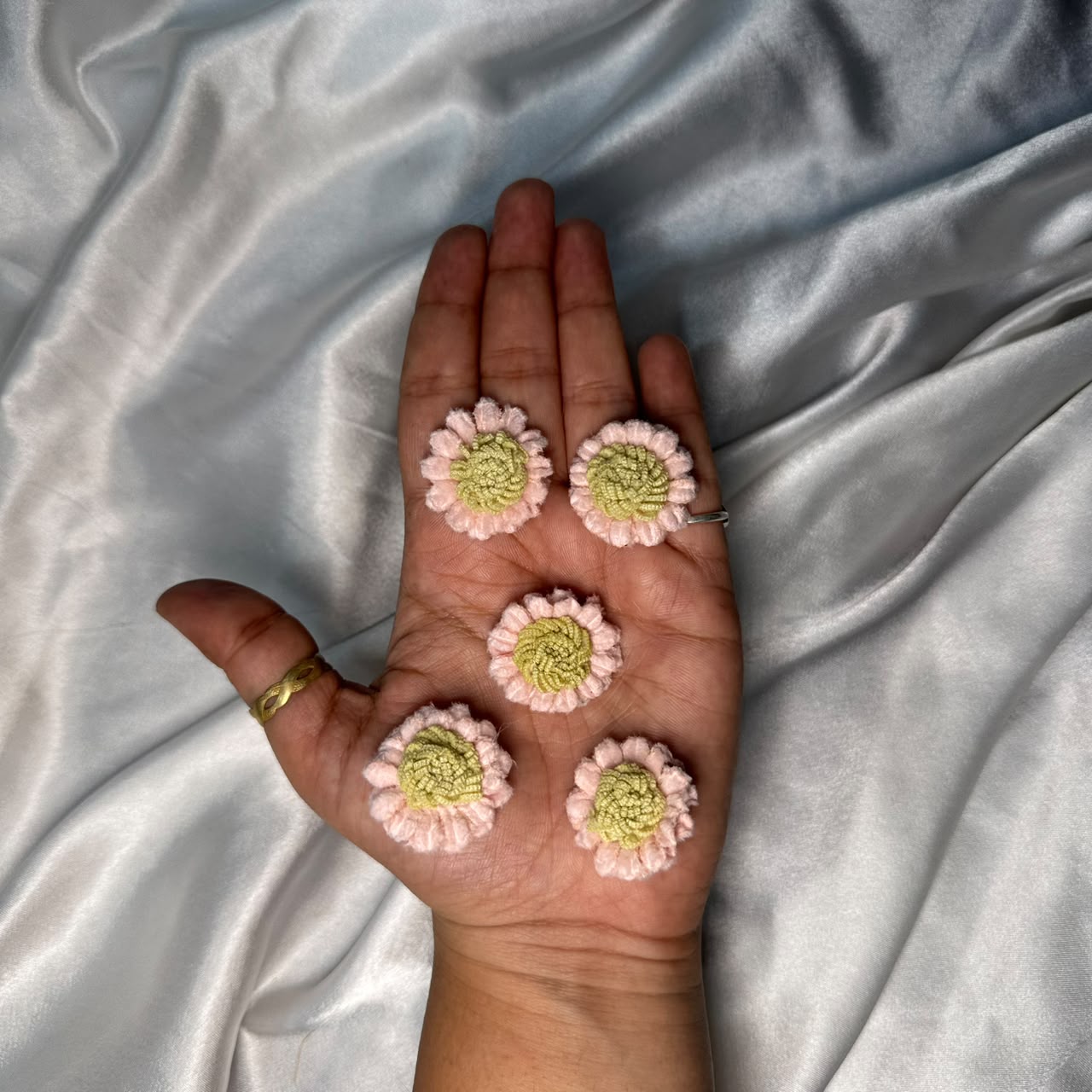 Soft Daisy Flower Decorative Applique Ptach Pack of 5 Pieces