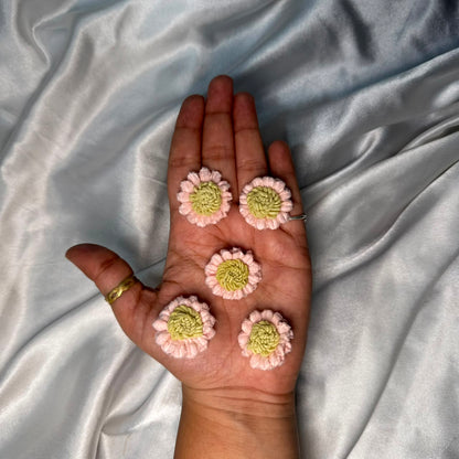 Soft Daisy Flower Decorative Applique Ptach Pack of 5 Pieces