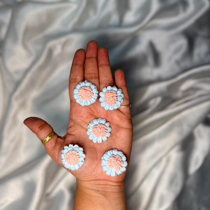 Soft Daisy Flower Decorative Applique Ptach Pack of 5 Pieces
