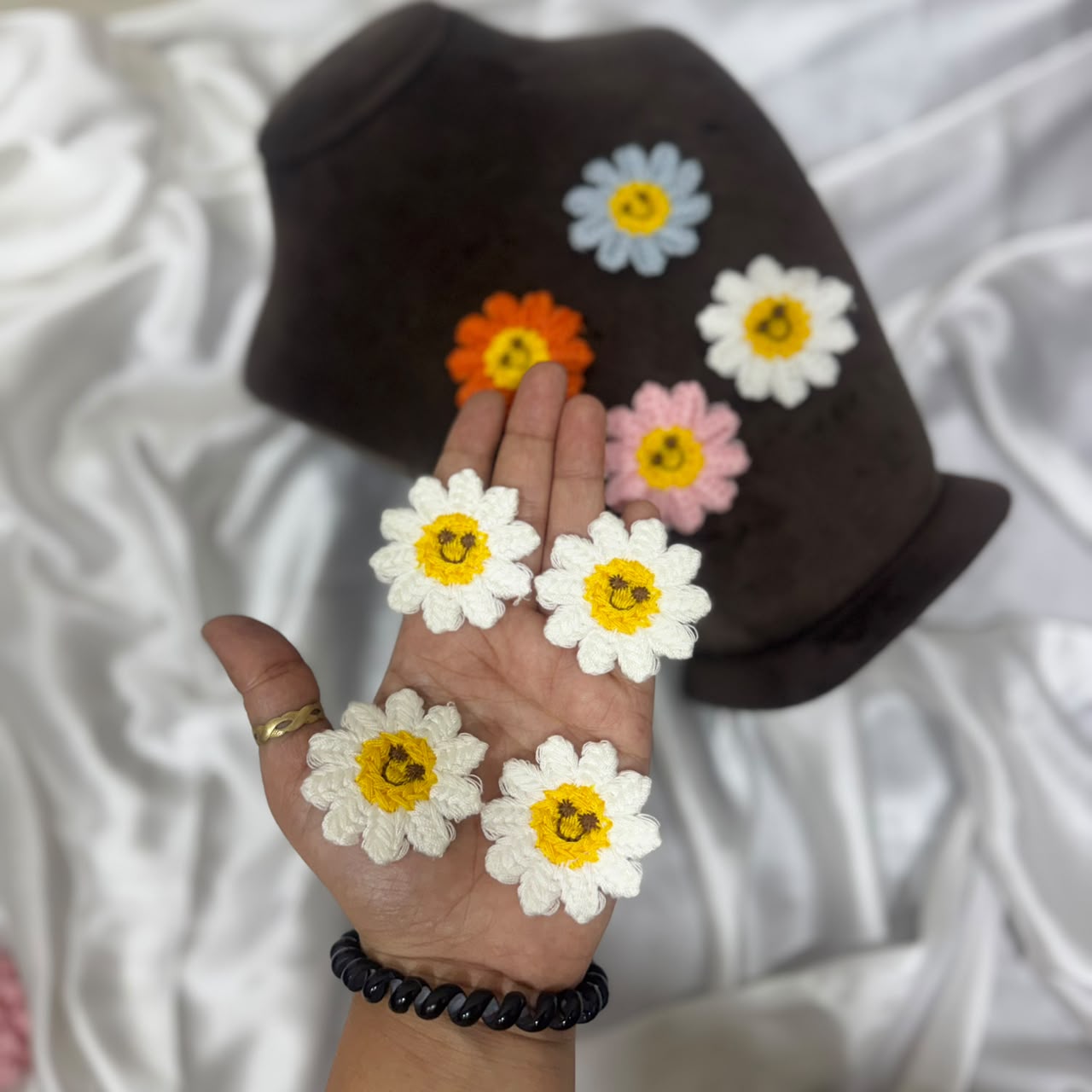 Cute Smiley Face Crochet Floweres for DIY Crafts & Accessories Patch (5 Pcs)