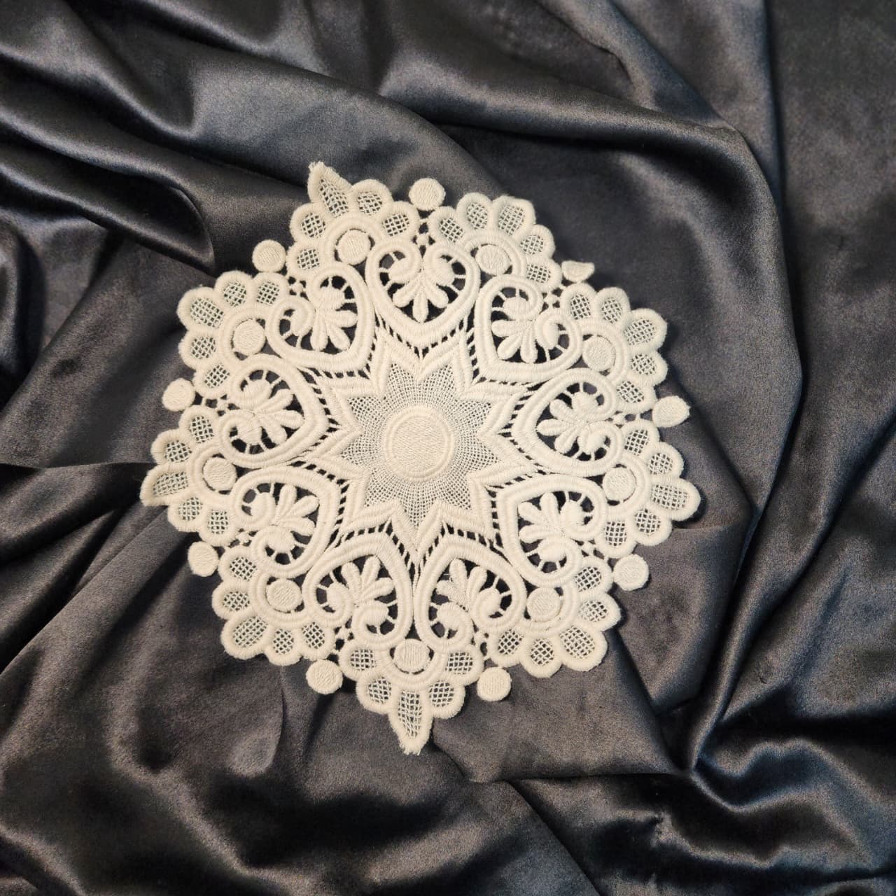 Elegant Floral Round Lace Embroidery Applique Patch (1 piece)