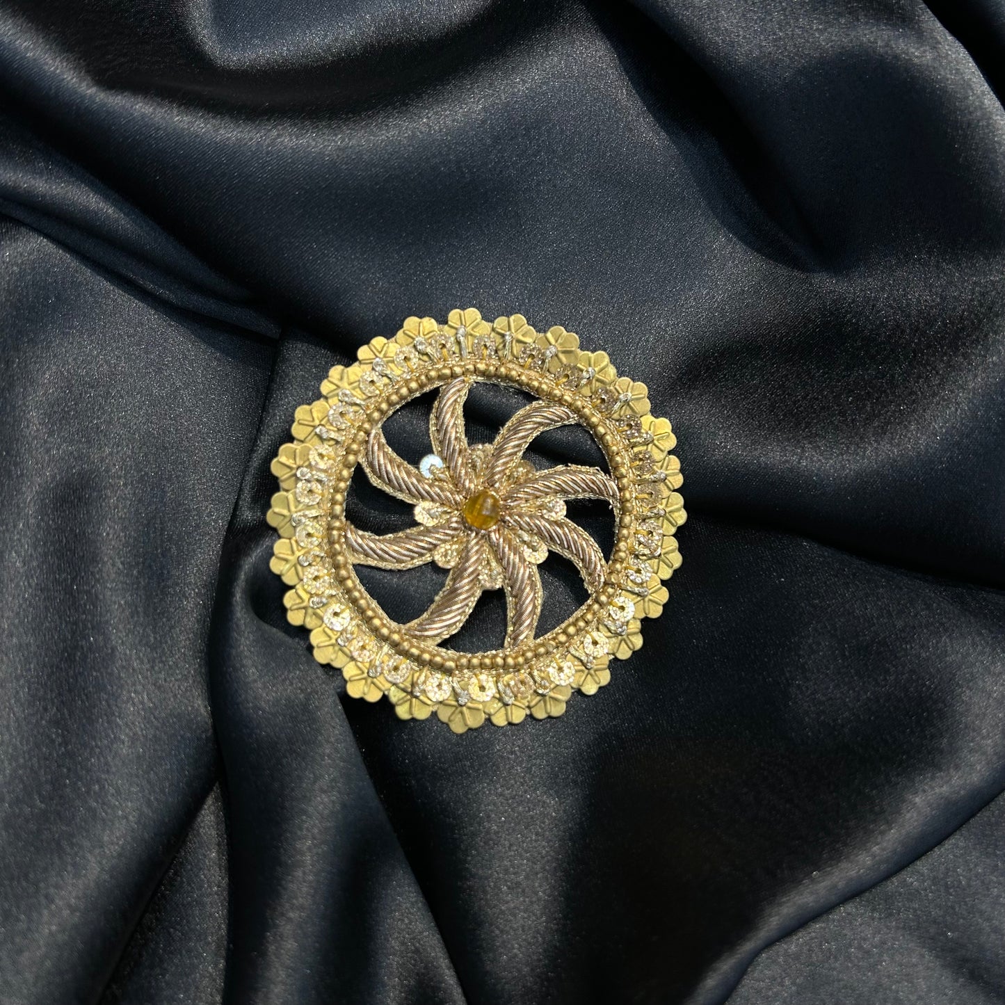 Round shaped handwork patch