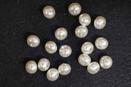 Off White Color with Center Stone Pearl Button 20 Pieces
