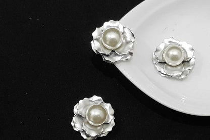 Flower Shape Metal Fancy Buttons with Center Pearl
