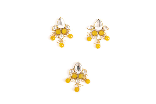 Elegant pearl and Kundan embellishment Buttons