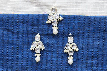 Beautiful floral design with glass stone embellishment Buttons