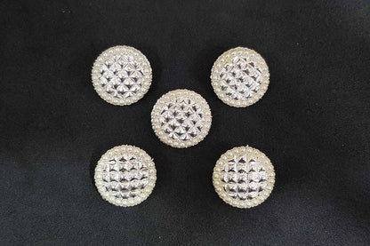 Elegant round shape with a modern finish